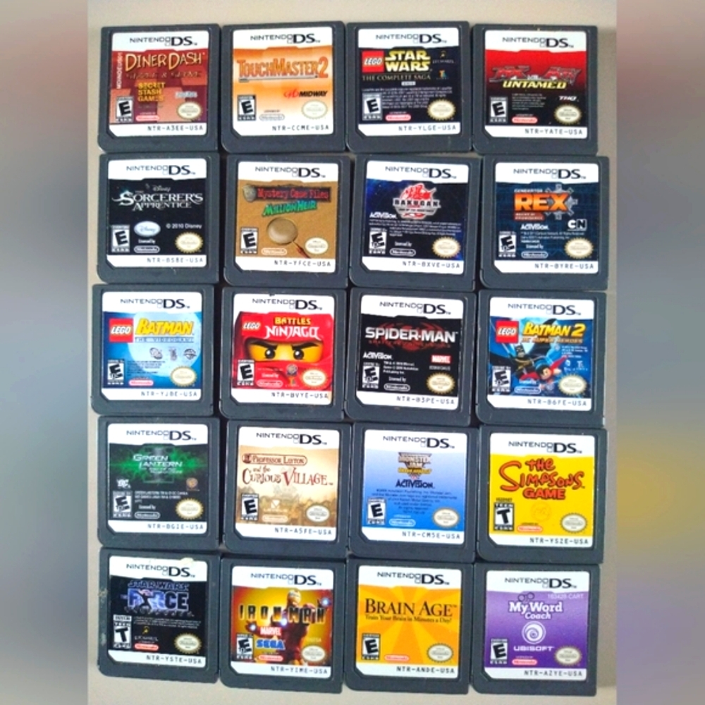 Nintendo DS console + Lot of 20 Games.